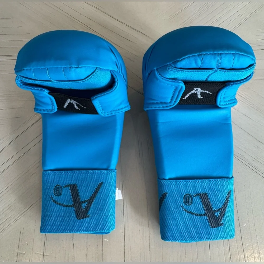 ARAWAZA Martial Arts Youth Fist Gear / Gloves – Blue, Size XS